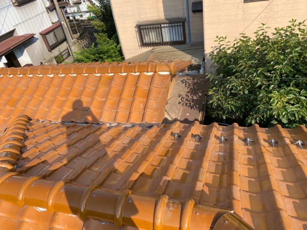 さいたま市大宮区で瓦屋根葺き直しによる雨漏り修理　施工前写真