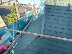 さいたま市緑区でカバー工法による屋根修理　アスファルトシングル新設