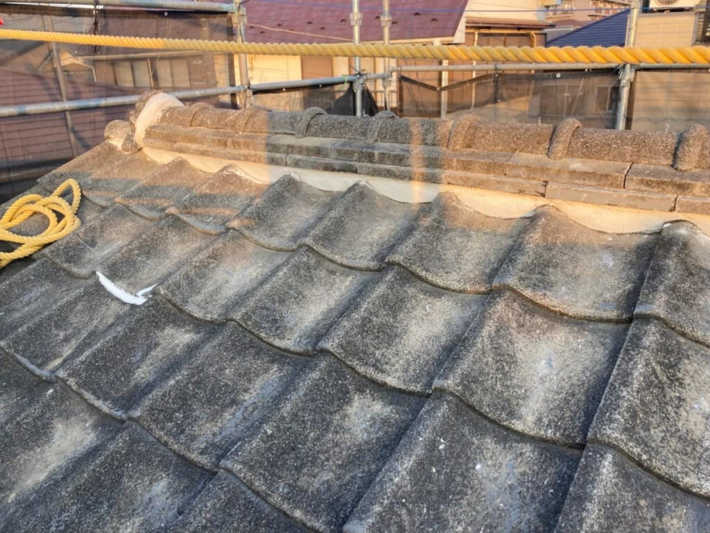 さいたま市浦和区で棟瓦の積み直し工事　施工前写真