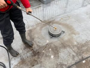 府中市で雨漏り修理・屋上防水工事　高圧洗浄