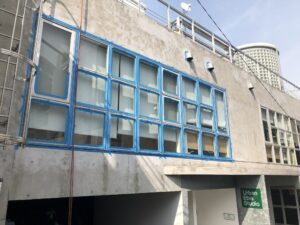 東京都渋谷区でテナントビルの雨漏り修理・改修工事　シーリング打ち換え作業