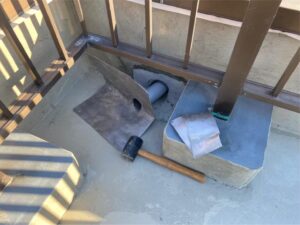 府中市で雨漏り修理・屋上防水工事　改修用ドレイン設置