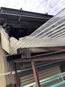 京都市中京区にて雨漏り修理〈軒天修理〉施工前