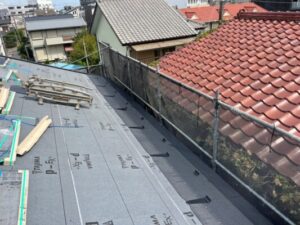 千葉市で葺き替え工事による雨漏り修理　ルーフィング新設