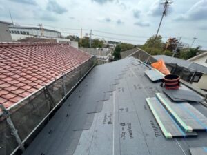 千葉市で葺き替え工事による雨漏り修理　屋根材新設
