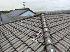 屋根の補修（棟の釘打ち直し、シーリング）