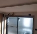 京都市右京区にて窓枠からの雨漏り修理〈カバー工法、室内補修〉