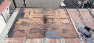雨漏り箇所の屋根を撤去した状態