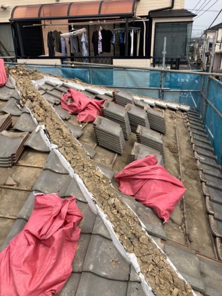 さいたま市岩槻区で葺き替え工事による雨漏り修理　施工前写真