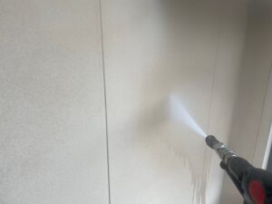 名古屋市で外壁塗装・付帯部塗装　高圧洗浄の様子