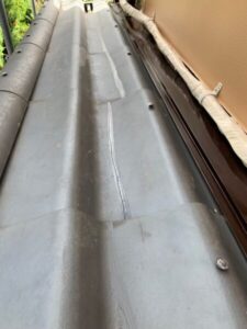 屋根のヒビ割れコーキング補修