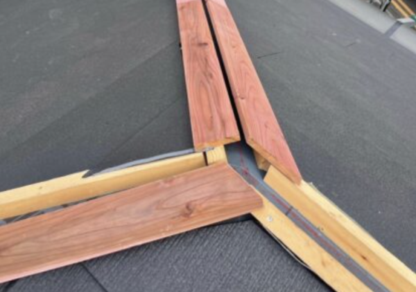 雨漏りを防ぐ屋根の「貫板」とは？役割や種類、メンテナンス方法を解説