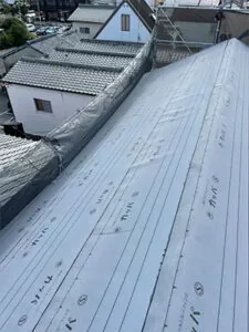 京都市南区で葺き替え工事による雨漏り修理　ルーフィング新設