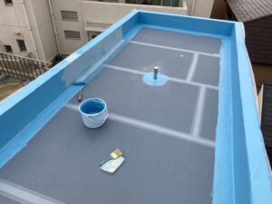東京都府中市で防水工事による雨漏り修理　塔屋のウレタン防水塗装