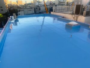 東京都府中市で雨漏り修理・ビル改修工事　ウレタン防水塗装2回目