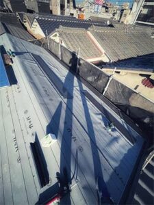 京都市山科区で屋根カバー工法による屋根修理　ルーフィング新設