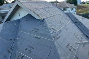 横浜市神奈川区で葺き替え工事による屋根修理　ルーフィング新設