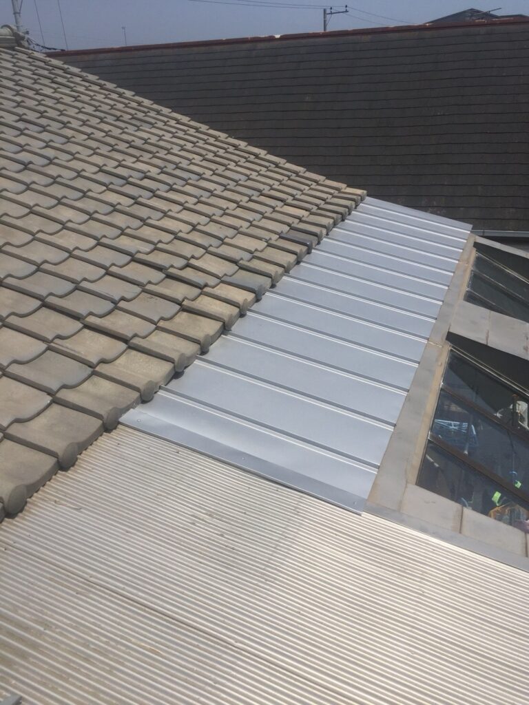 横浜市泉区にて雨漏り修理〈立平葺きに葺き替え〉 施工後