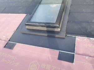 京都市北区で天窓からの雨漏り修理　屋根材新設