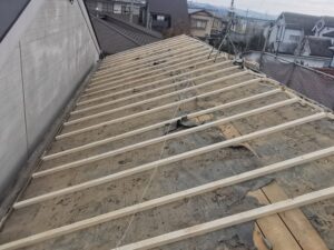 京都市西京区で葺き替え工事による雨漏り修理　野地板・下地調整