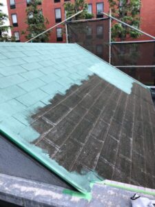 千葉市　マンションの屋根塗装の様子