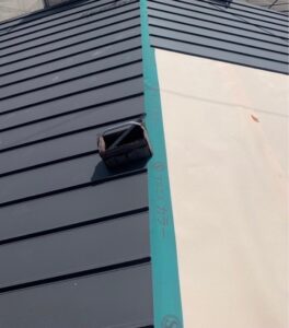 滋賀県草津市でカバー工法による屋根修理　施工中写真