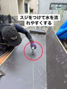 大阪府泉大津市で瓦屋根修理　谷板金の加工