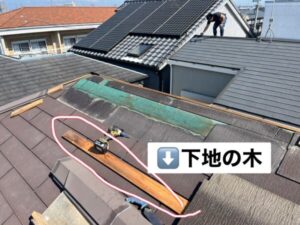 大阪府堺市でスレート屋根の差し替え工事　施工の様子