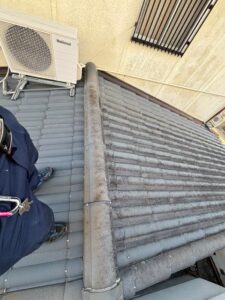 大阪府東大阪市にて雨漏り修理〈モニエル瓦シーリング補修 施工前