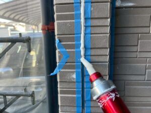雨漏り修理 コーキング打ち込み