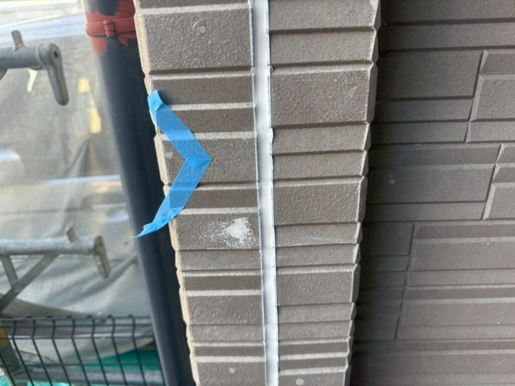 雨漏り修理 コーキング打ち込み