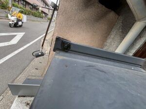 雨漏り修理  ビス部シール処理後