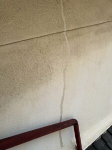 雨漏り発生部外壁クラック補修工事 施工後