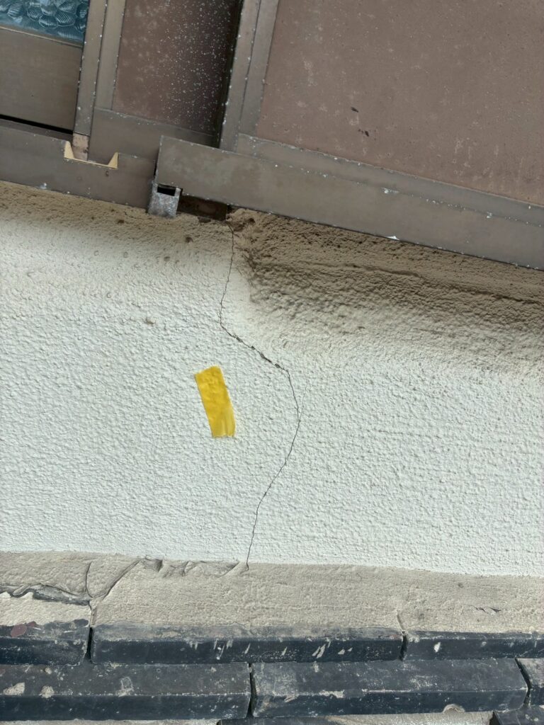 雨漏り発生部外壁クラック補修工事 施工前