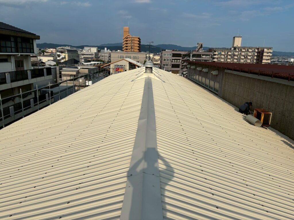 京都市右京区にて雨漏り修理〈工場波板スレートの屋根修理〉 施工後
