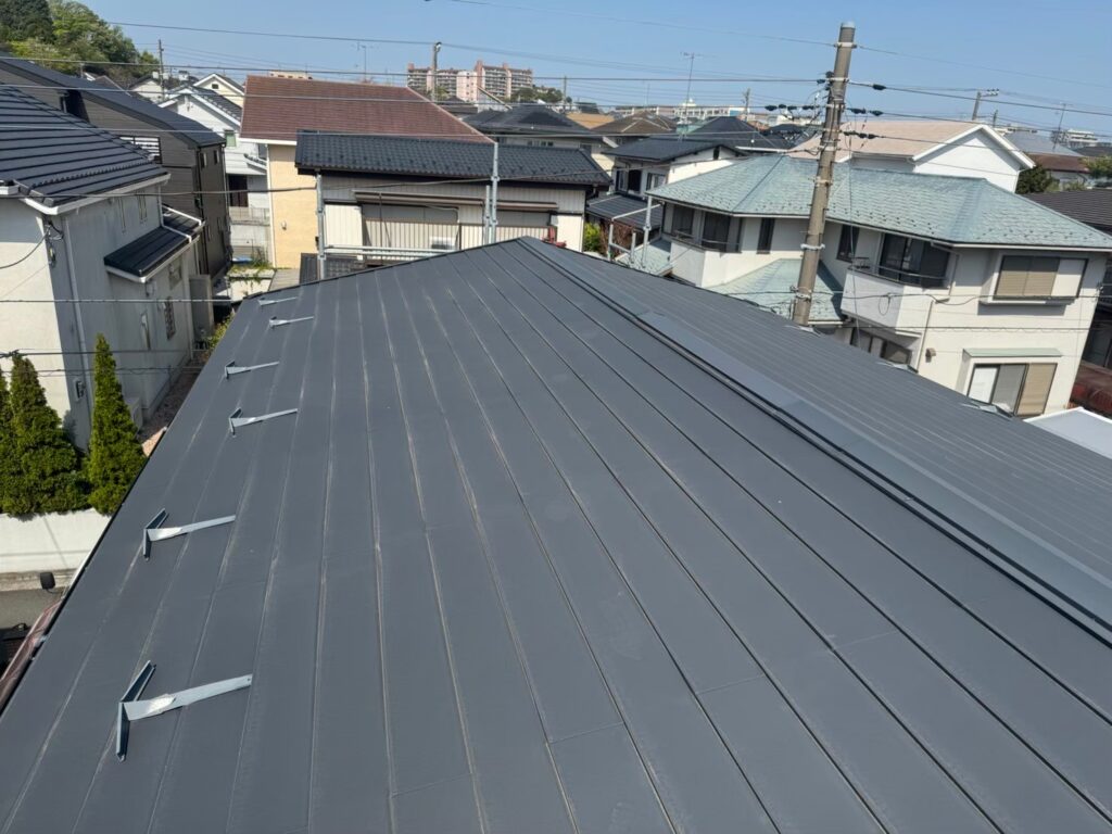 横浜市保土ヶ谷区にて雨漏り修理・屋根修理〈エコグラーニへの葺き替え工事〉 施工後