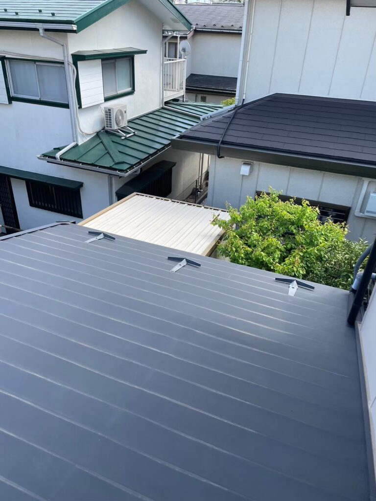 横浜市保土ヶ谷区にて雨漏り修理・屋根修理〈エコグラーニへの葺き替え工事〉 施工後