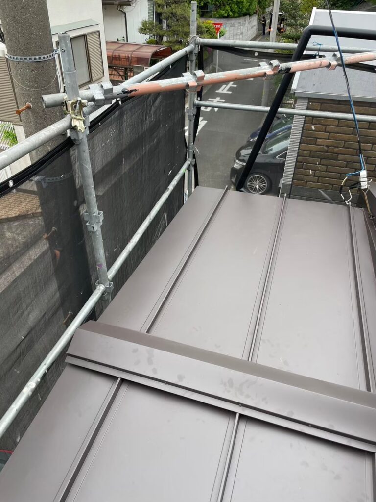 横浜市保土ヶ谷区にて雨漏り修理・屋根修理〈エコグラーニへの葺き替え工事〉 施工後
