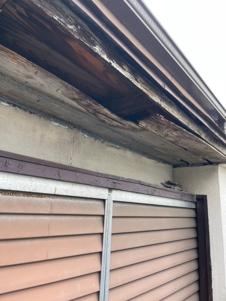 横浜市戸塚区にて雨漏り修理〈軒天の剥がれ・庇の板金工事〉 施工後