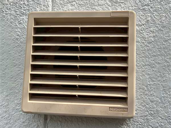 大阪府東大阪市換気扇からの雨漏り修理