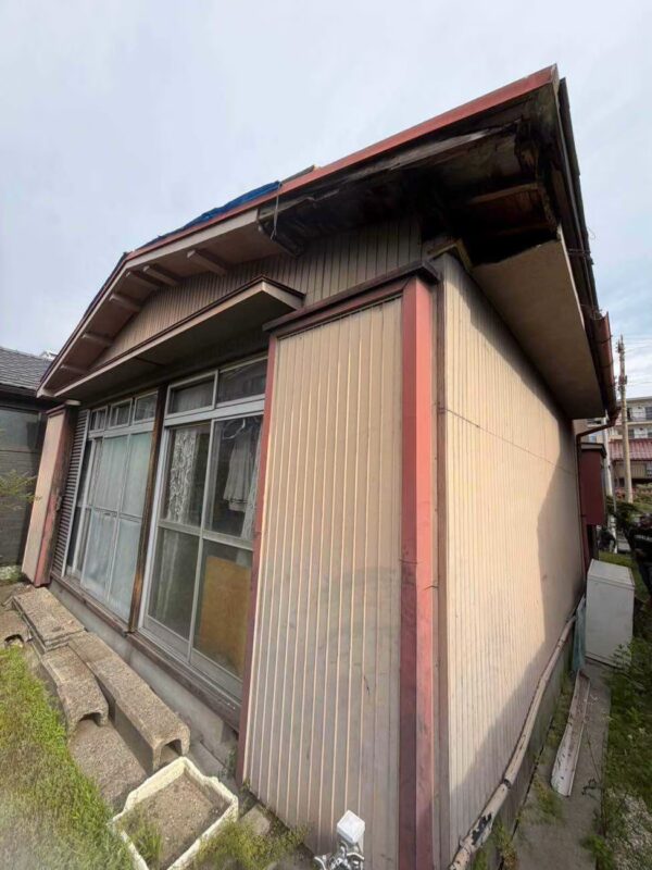 名古屋市にて雨漏り修理〈軒天の雨漏り・屋根の葺き替え工事〉 施工後
