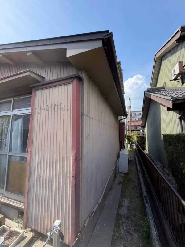 名古屋市にて雨漏り修理〈軒天の雨漏り・屋根の葺き替え工事〉 施工後