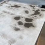 防水層の浮きを放置してはいけない理由は？雨漏りにつながるリスクと修理の目安
